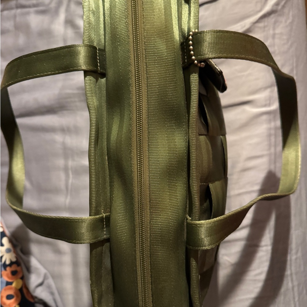 Harveys Olive Green Seatbelt Bag Made in USA - Picture 7 of 7